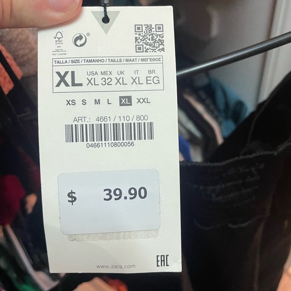 Black satin Lulus dress, brand new - Picture 2 of 4